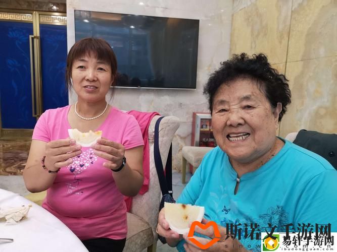 Chⅰnese老太交grany，网友直言：她是我们心目中的老顽童游戏玩法