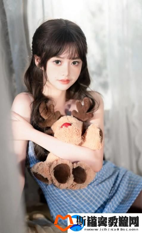 被一面膜胸口一面吃下部位片段戳中了，网友感叹：这不就是我的生活写照吗！