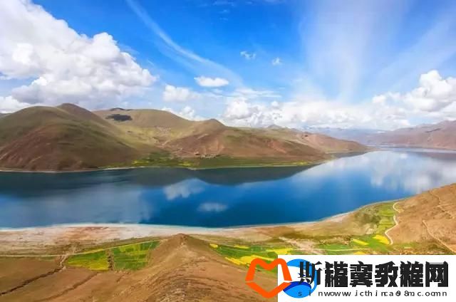 解析‘明月无云水不波’的意境