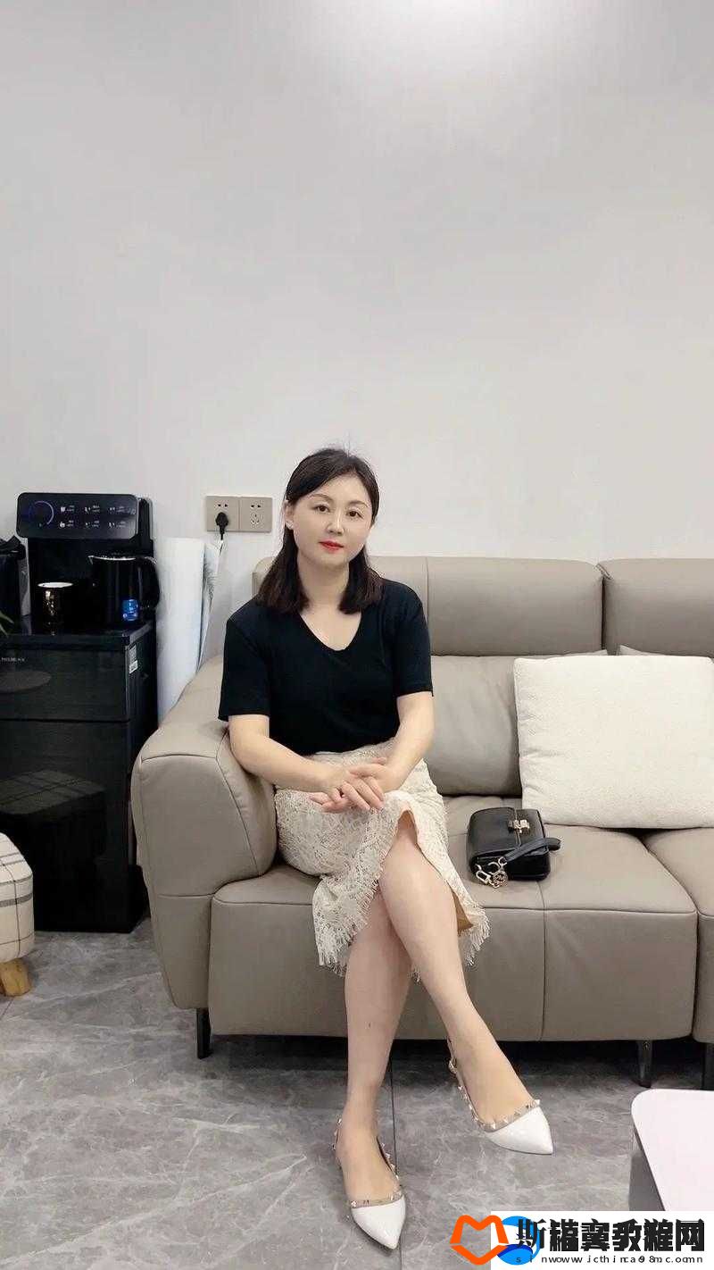 啊轻点灬太粗嗯太深了用力了