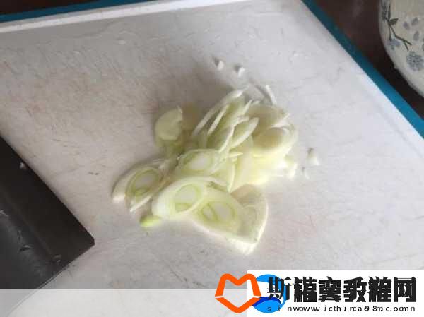 小弟里面有白色的东西怎么清理