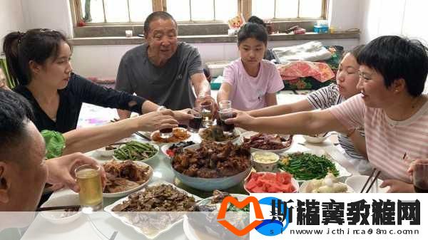 吃饭时某处紧密连接在一起的内涵-1.-餐桌上的亲密连接：共享美味的幸福时光