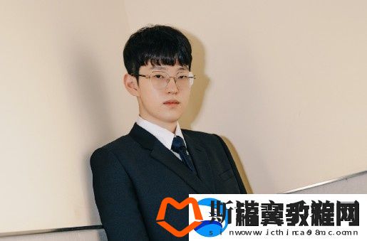 蓝莲花：Peyz+Scout绑定是你们推的-对9个小时合同-说阵容不满意