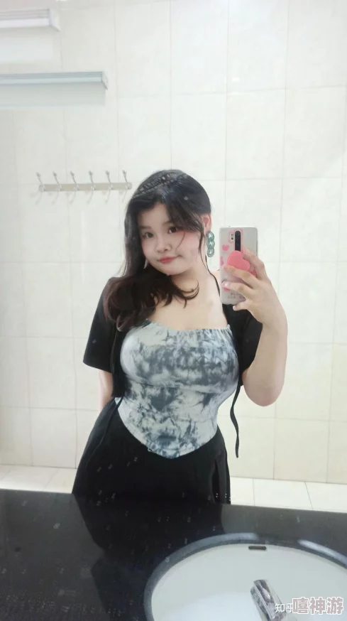 日本白嫩少妇BBw撒尿的真实记录与社会文化背景分析