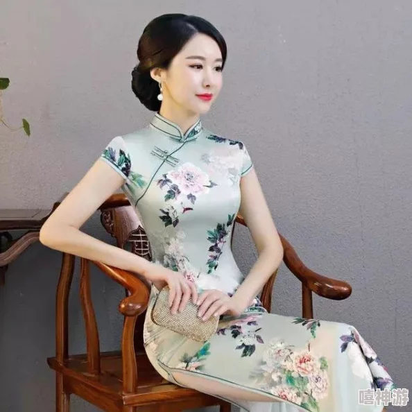 旗袍开襟做双人运动