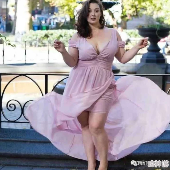 日本白嫩少妇BBw撒尿的真实记录与社会文化背景分析